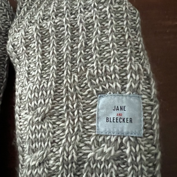 Jane and Bleecker Plushfill Slipper Socks | gray/white | size 4-10 - Picture 4 of 8